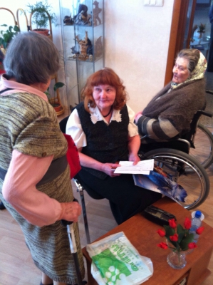 Ирэн Левитская общается с благодарными читателями Ирэн Левитская общается с благодарными читателями