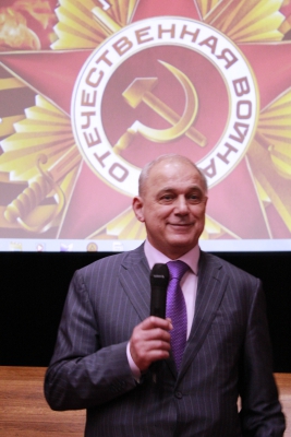 С приветственным словом выступает председатель оргкомитета фестиваля Генерал-лейтенант в отставке, Бокарев Александр Васильевич С приветственным словом выступает председатель оргкомитета фестиваля Генерал-лейтенант в отставке, Бокарев Александр Васильевич