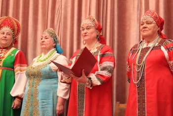 ведущий концерта объявляет следующую песню ведущий концерта объявляет следующую песню