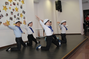 Маленькие моряки выступают для жителей нашего пансионата Маленькие моряки выступают для жителей нашего пансионата