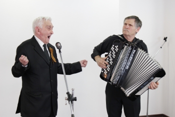 На таких праздниках как этот жильцы часто хотят выступать сами На таких праздниках как этот жильцы часто хотят выступать сами